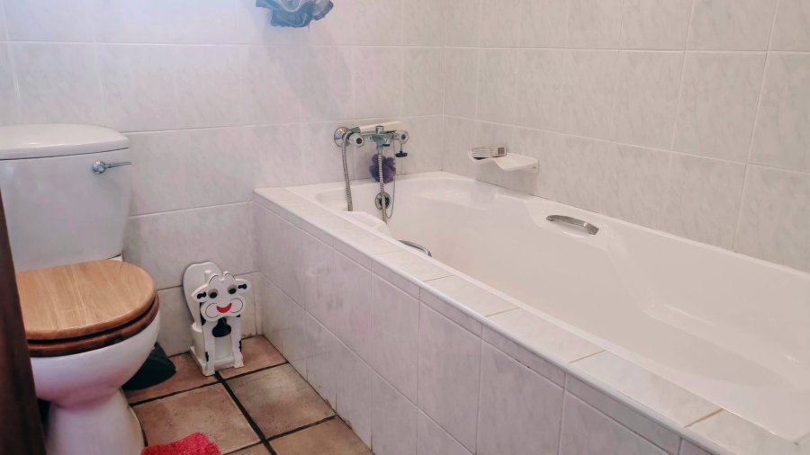 5 Bedroom Property for Sale in Outeniqua Strand Western Cape